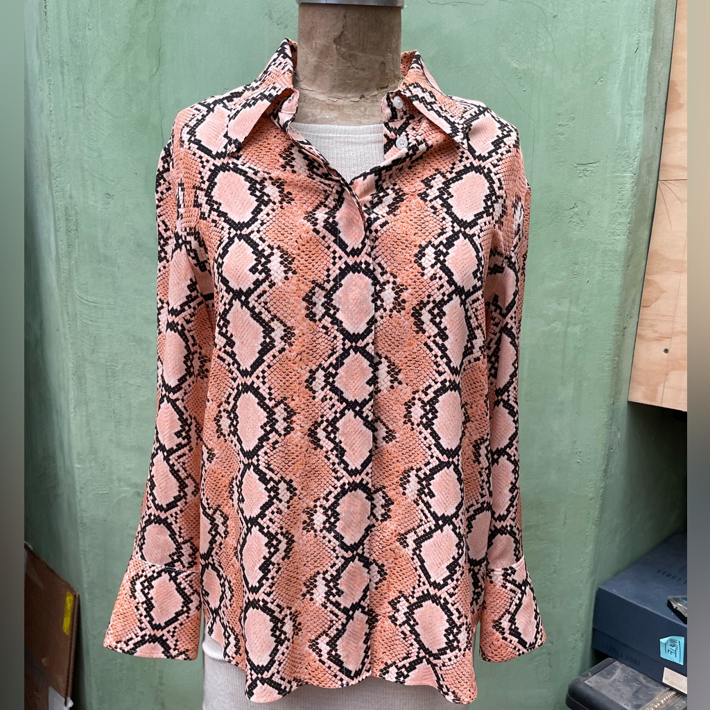St. John Snakeskin Button Up Silk Shirt (Size 8)